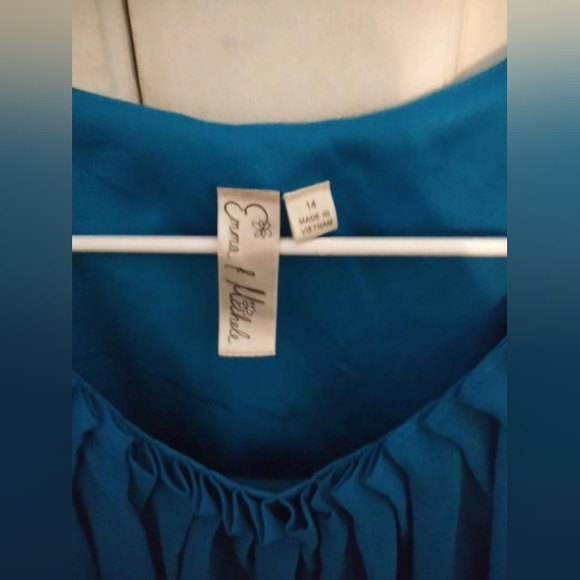 Woman's sleeveless dress - Picture 3 of 3